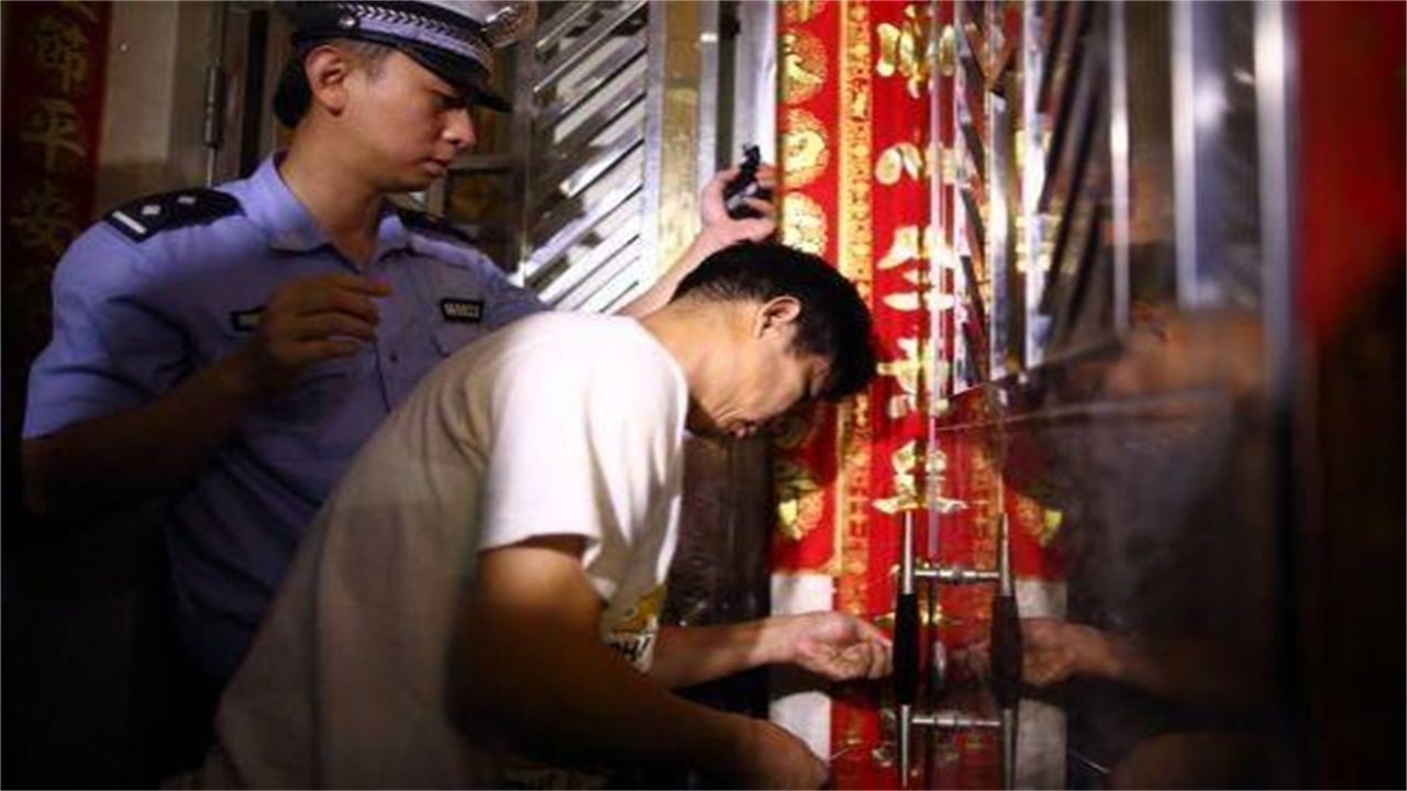 驻马店请开锁师傅开了锁后，师傅为什么一般都不进门，就算主人请也不进去？